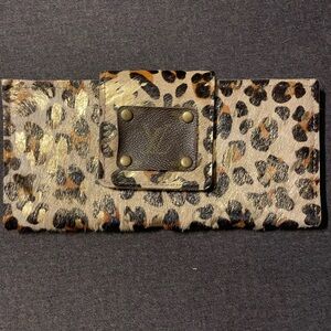 Elegant Leopard Print Key & Card Holder